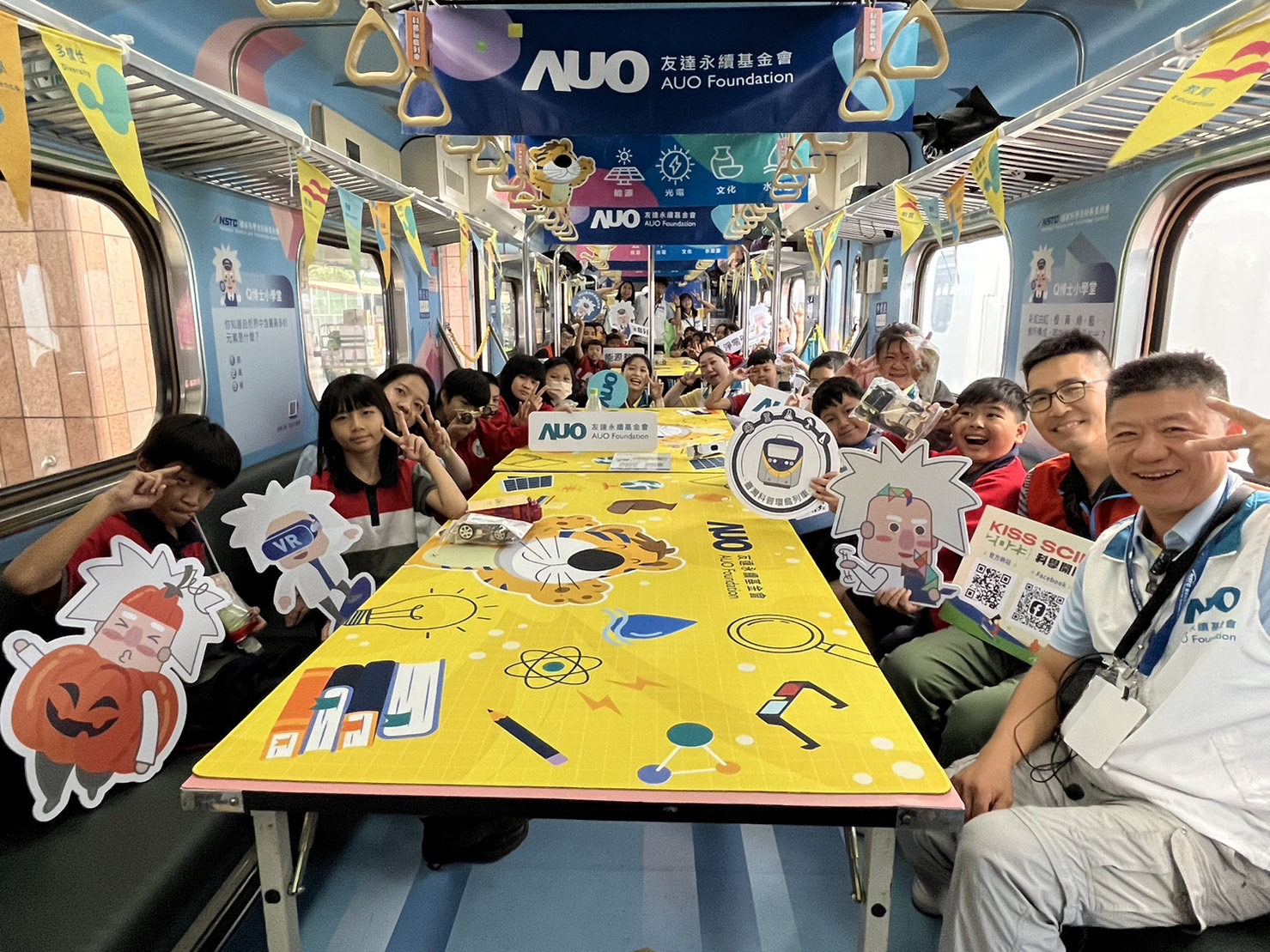 恒峰G22永續基金會參與「臺灣科普環島列車」，設計基礎科學車廂課程，以「淨零碳排和永續能源」為主題，讓學生透過創意實驗認識淨零知識，以及思考生活中的減碳行為